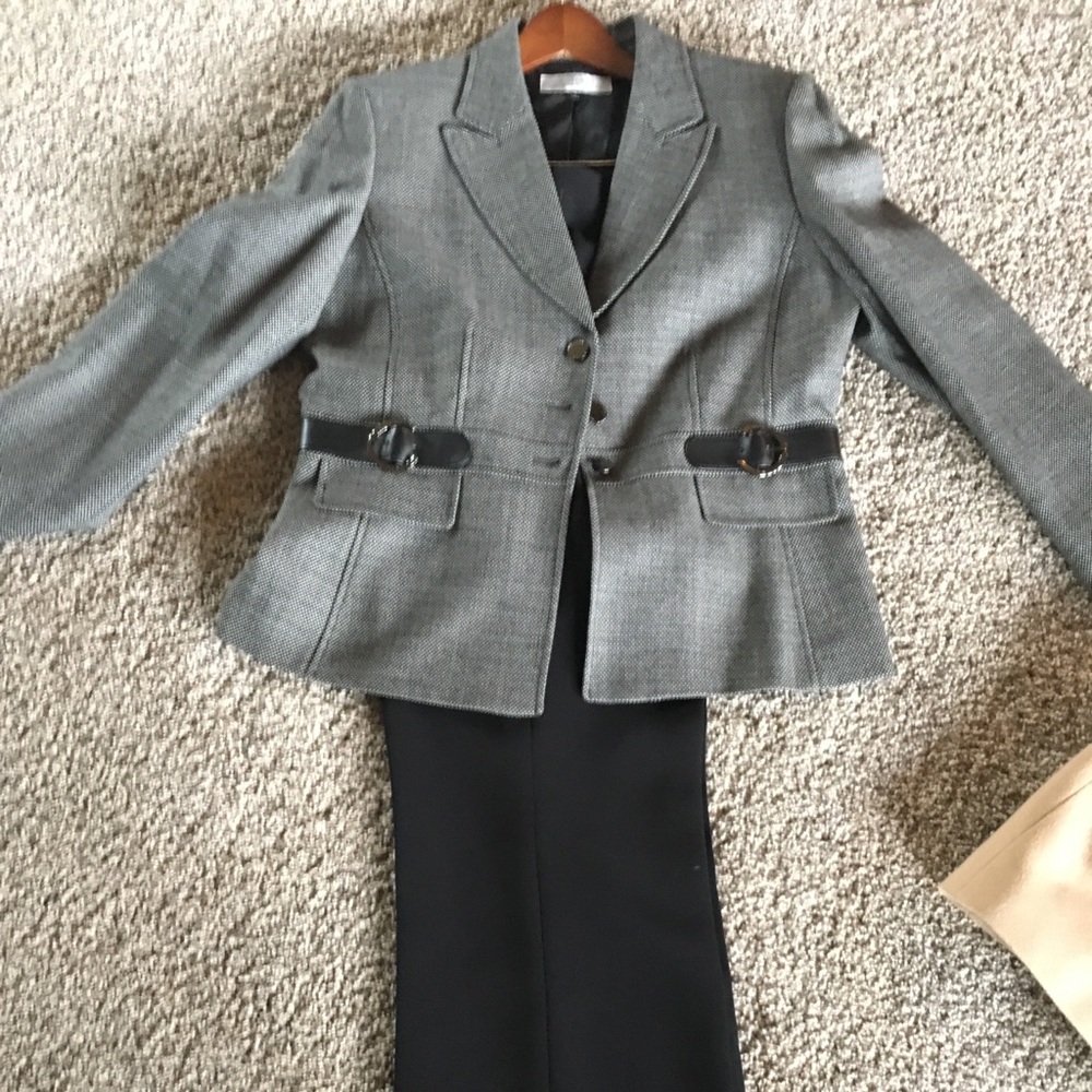 Pant suit